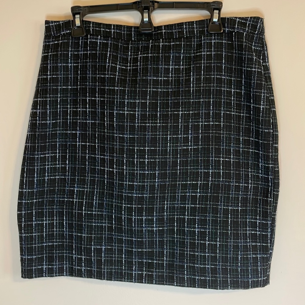 LOFT Womens 12 Skirt Black with Blue/Green Plaid Lined and Zipper in Back